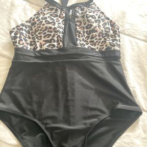 Shein one piece bathing suit size 1xl. Never worn